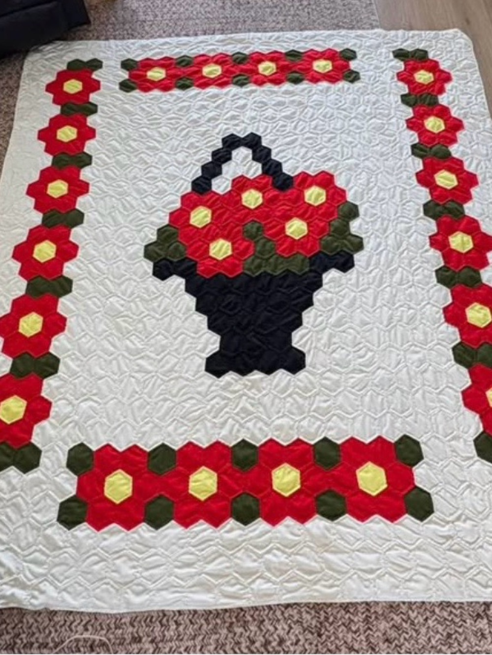 Handmade Vintage Floral Basket of Flowers Quilt - White, Red, Black - Picture 10 of 10